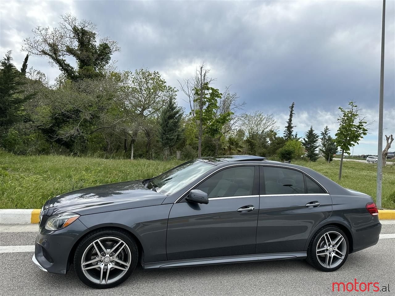 2015' Mercedes-Benz E 250 photo #2