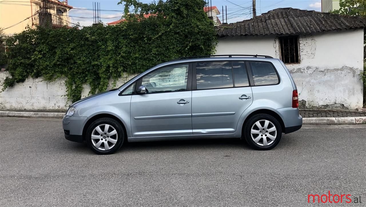 2006' Volkswagen Touran photo #6