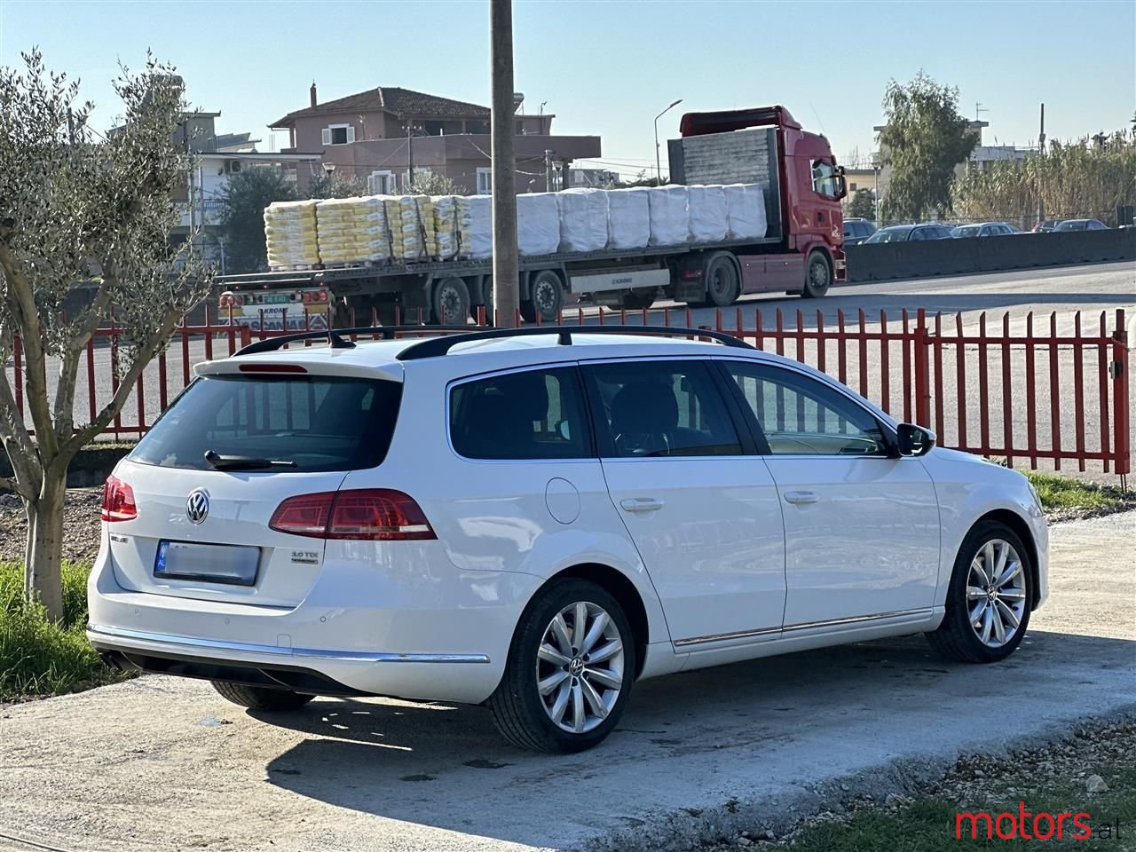 2012' Volkswagen Passat photo #4