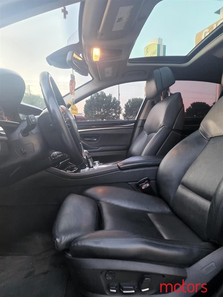 2012' BMW 530 photo #5