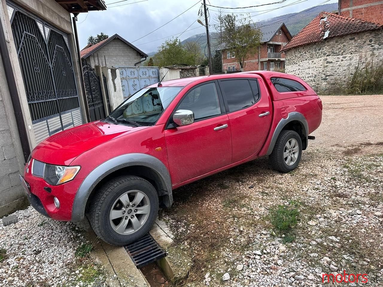 2010' Mitsubishi L200 photo #1