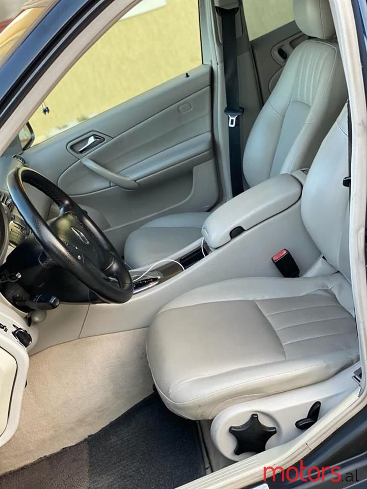 2005' Mercedes-Benz C 200 photo #3