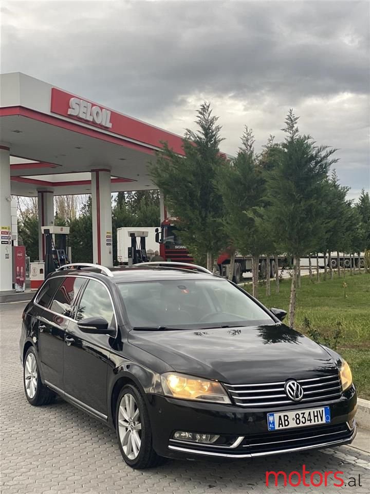 2011' Volkswagen Passat photo #1