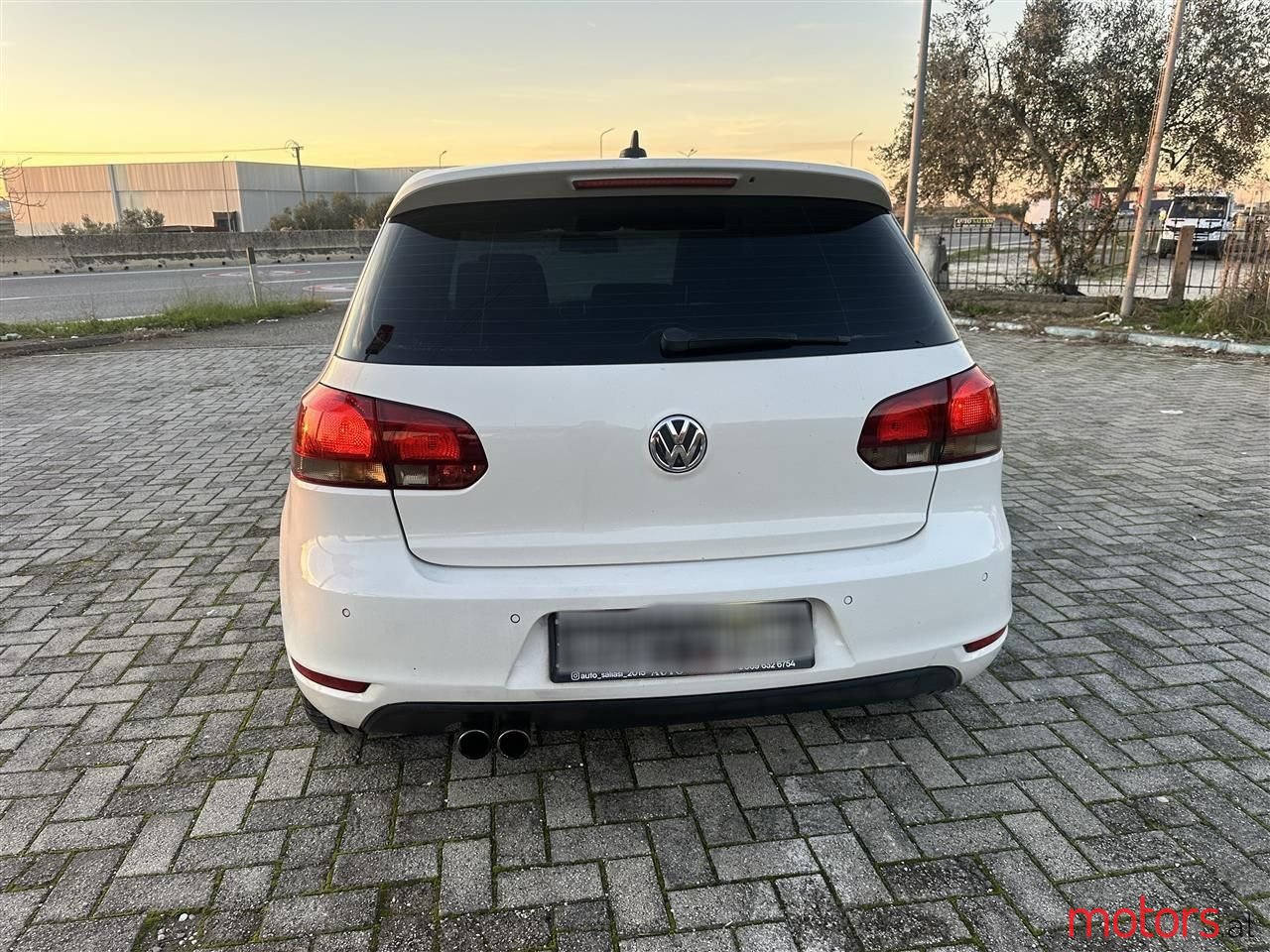 2010' Volkswagen Golf photo #2