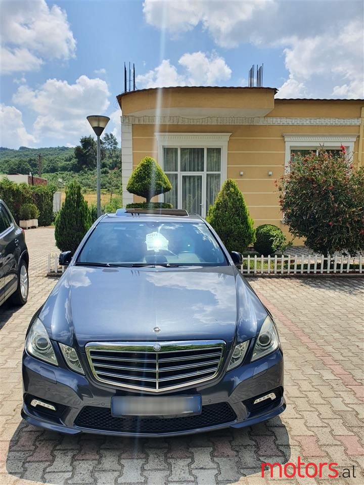 2011' Mercedes-Benz E 250 photo #4