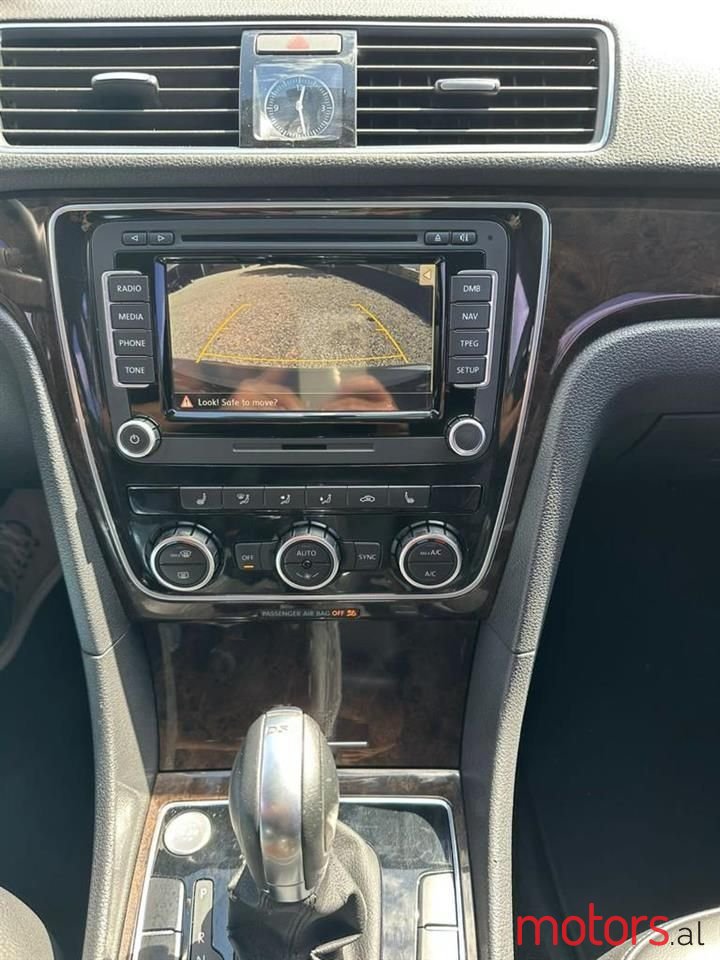 2015' Volkswagen Passat photo #4