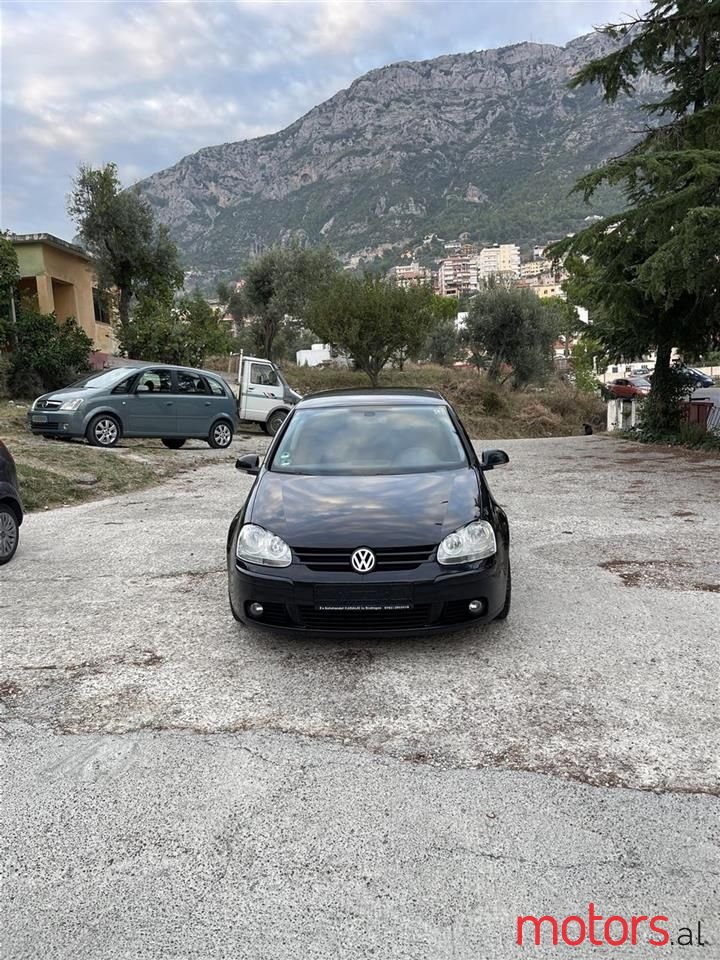 2004' Volkswagen Golf photo #5