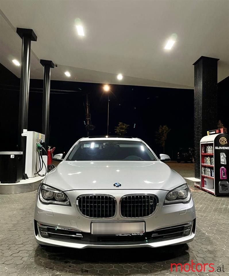 2009' BMW 750 photo #1