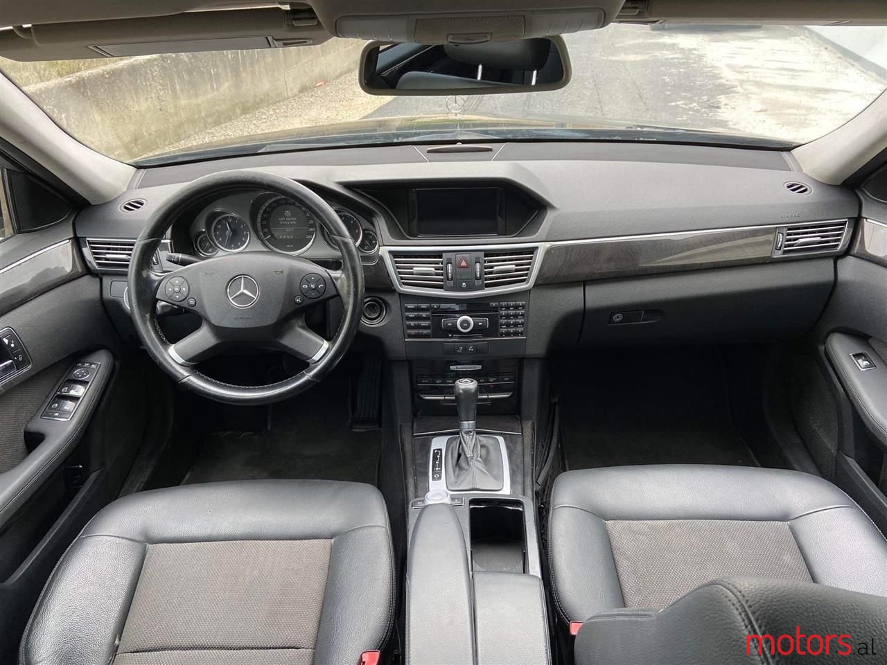 2010' Mercedes-Benz E 220 photo #6