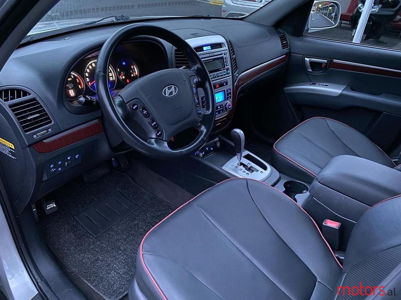 2008' Hyundai Santa Fe photo #3