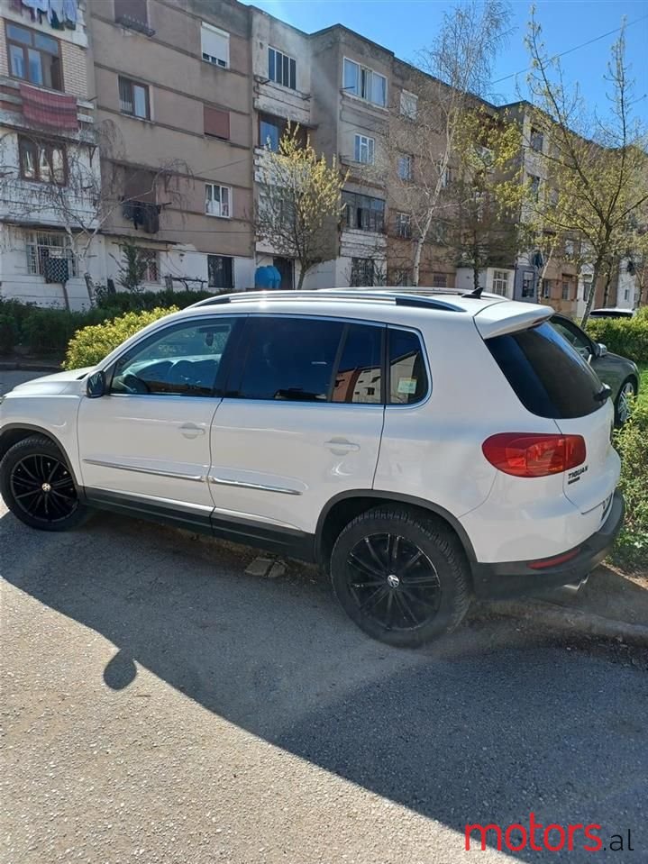 2012' Volkswagen Tiguan photo #2
