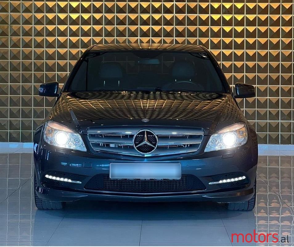 2011' Mercedes-Benz C 250 photo #5