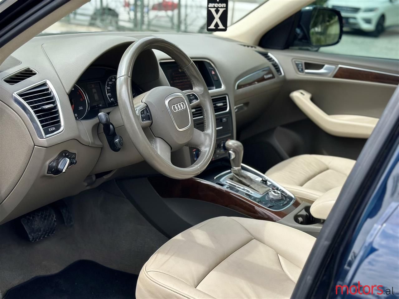 2011' Audi Q5 photo #6