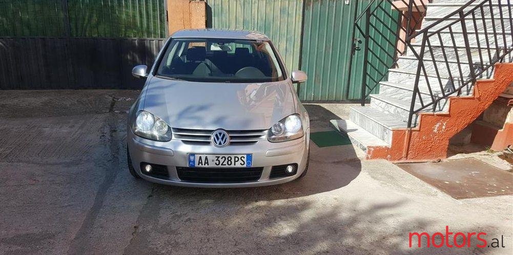 2004' Volkswagen Golf photo #2