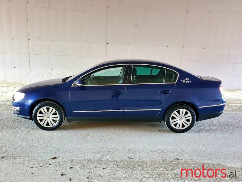 2010' Volkswagen Passat photo #4