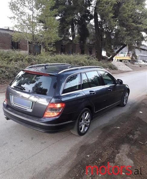 2008' Mercedes-Benz 220 photo #2