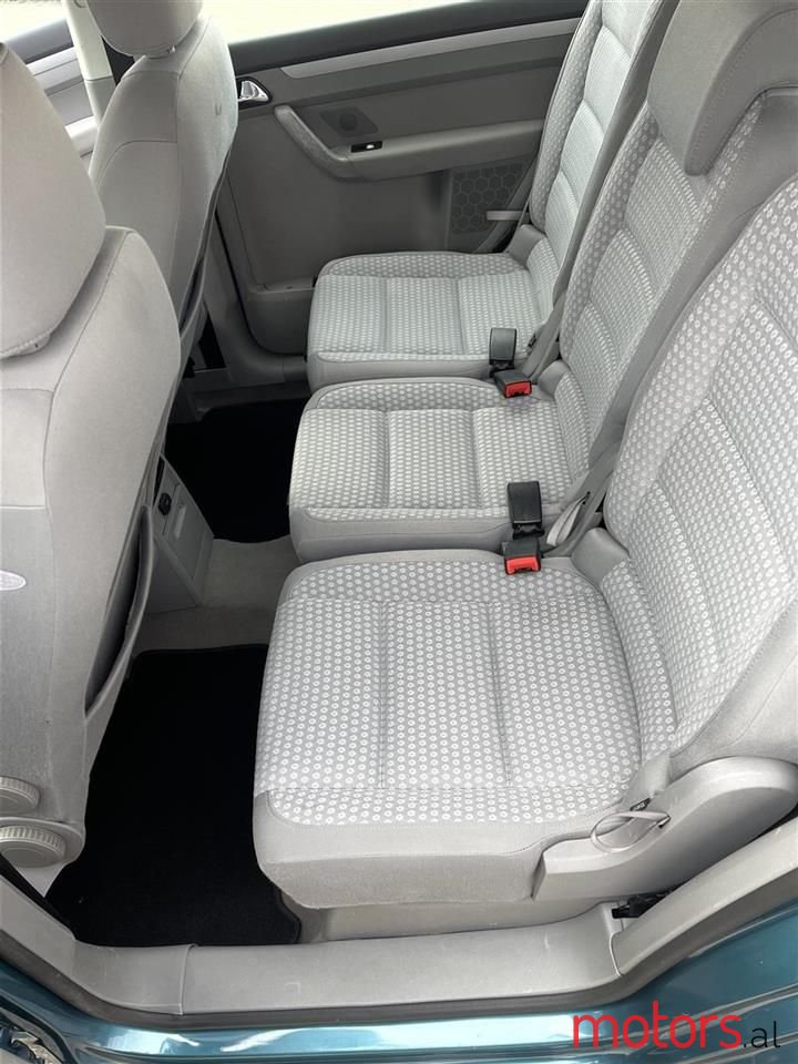 2005' Volkswagen Touran photo #2