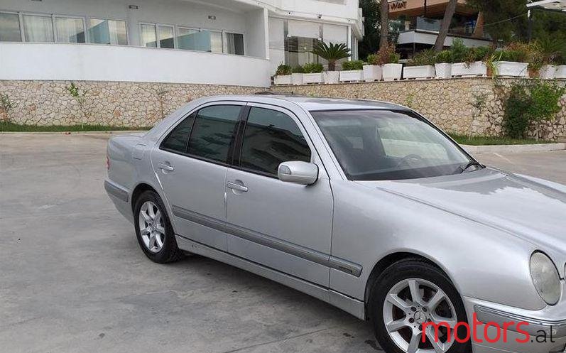 2002' Mercedes-Benz E 200 photo #1