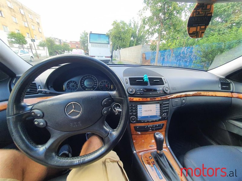 2008' Mercedes-Benz E 300 photo #6