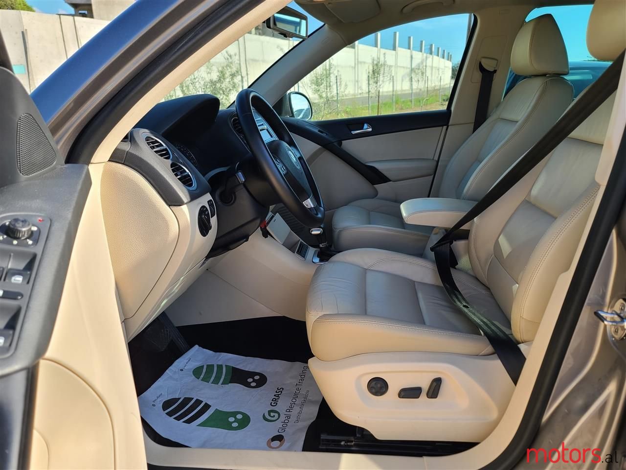 2009' Volkswagen Tiguan photo #6