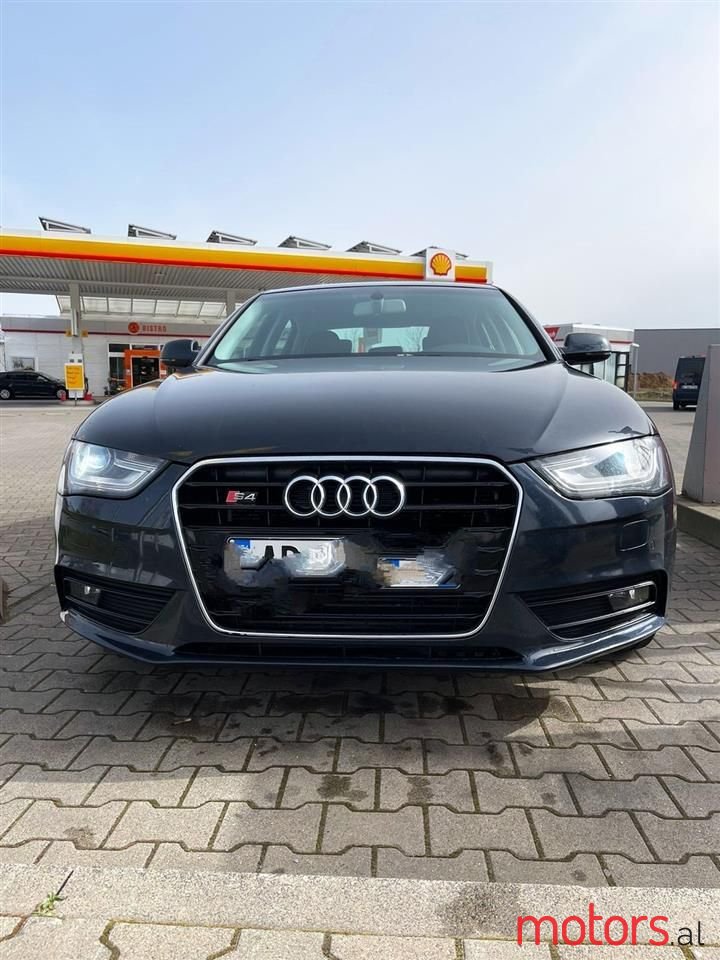 2013' Audi A4 photo #1