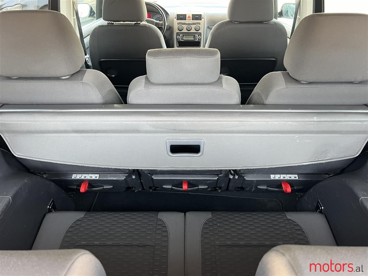 2008' Volkswagen Touran photo #2