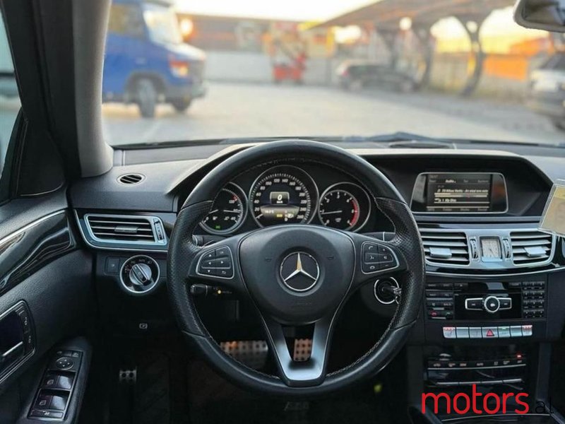 2014' Mercedes-Benz E 220 photo #1