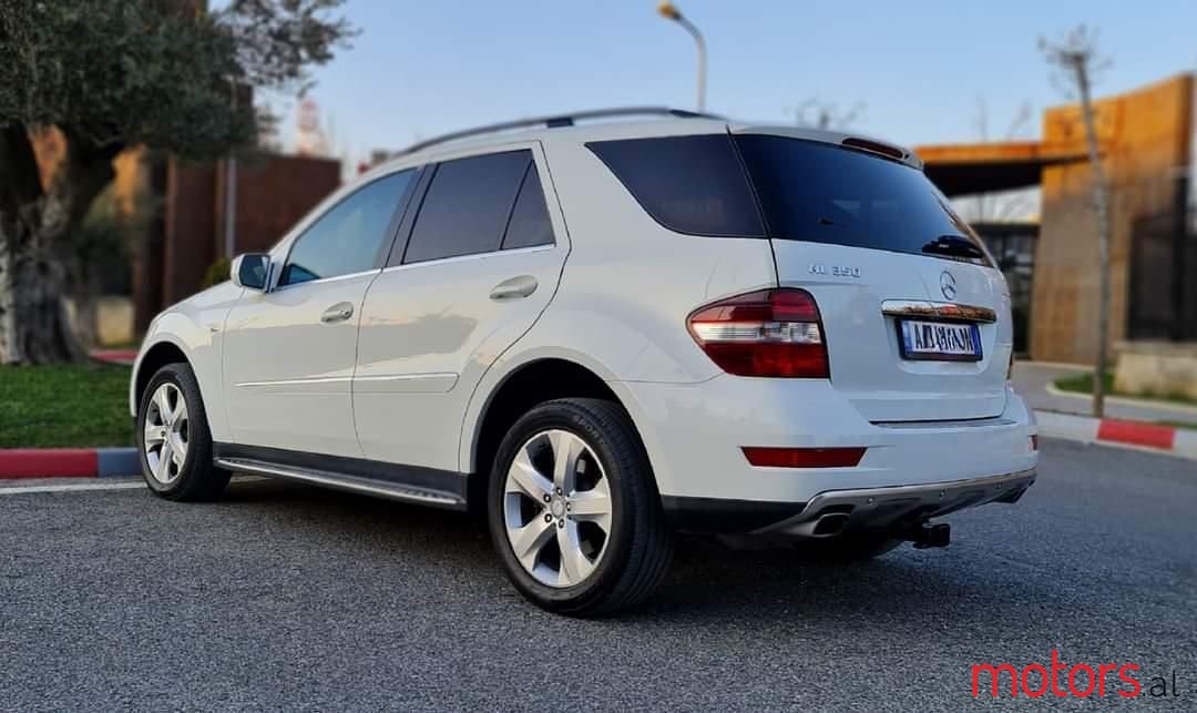 2010' Mercedes-Benz 350 photo #5