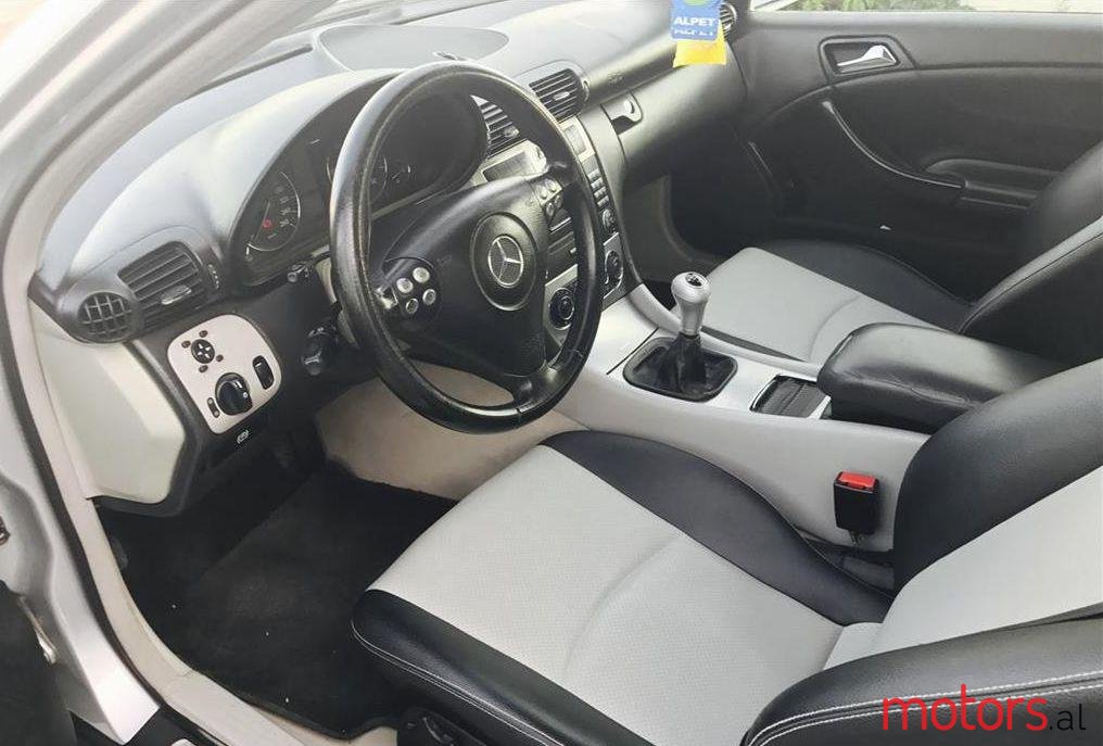 2004' Mercedes-Benz C 220 photo #2