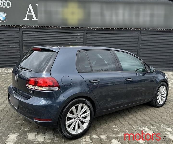 2011' Volkswagen Golf photo #5