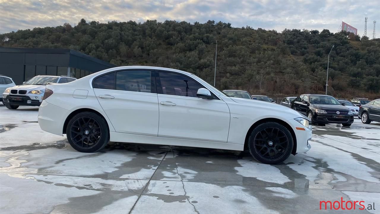 2013' BMW 328 photo #2