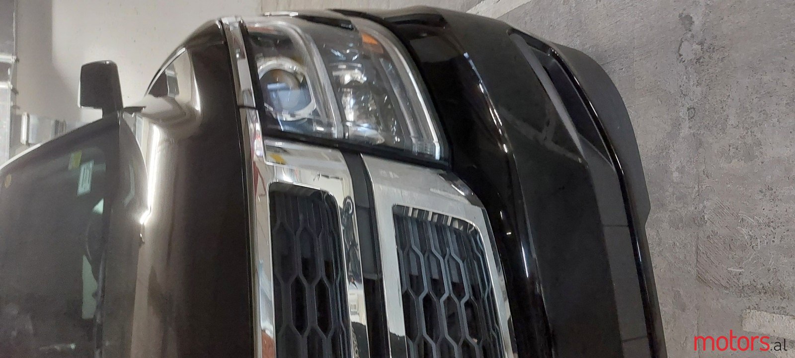 2017' Chevrolet Suburban 1500 photo #3