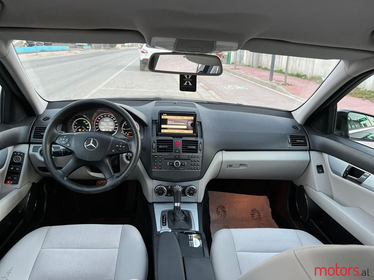 2010' Mercedes-Benz 220 photo #2