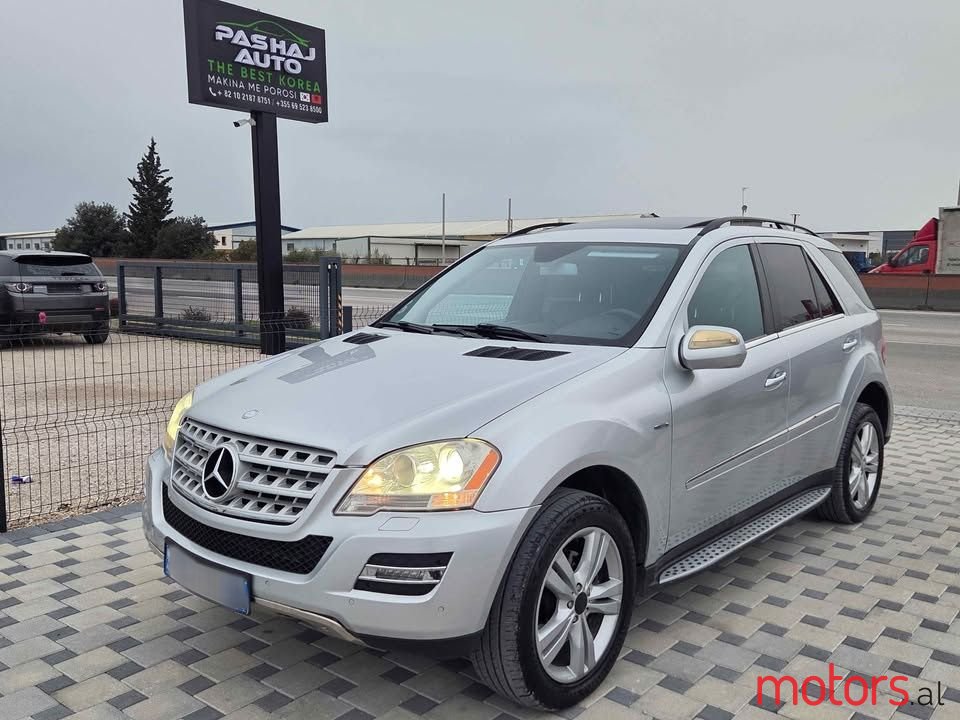 2011' Mercedes-Benz 350 photo #1