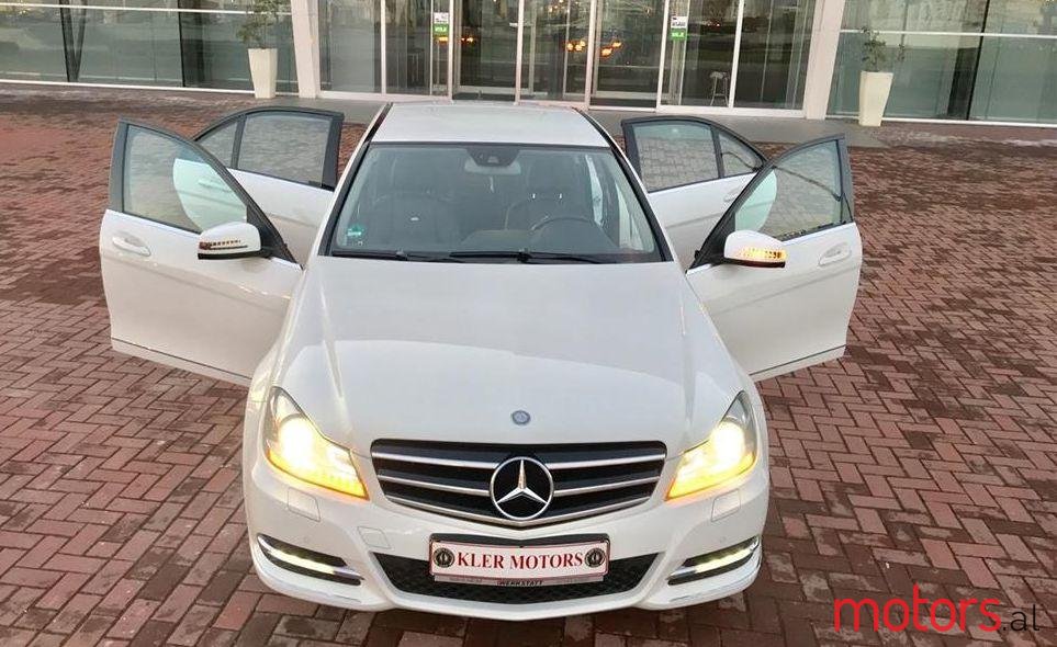 2011' Mercedes-Benz C 250 photo #2