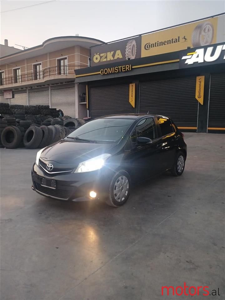 2013' Toyota Yaris photo #3