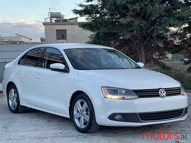 2012' Volkswagen Jetta photo #2