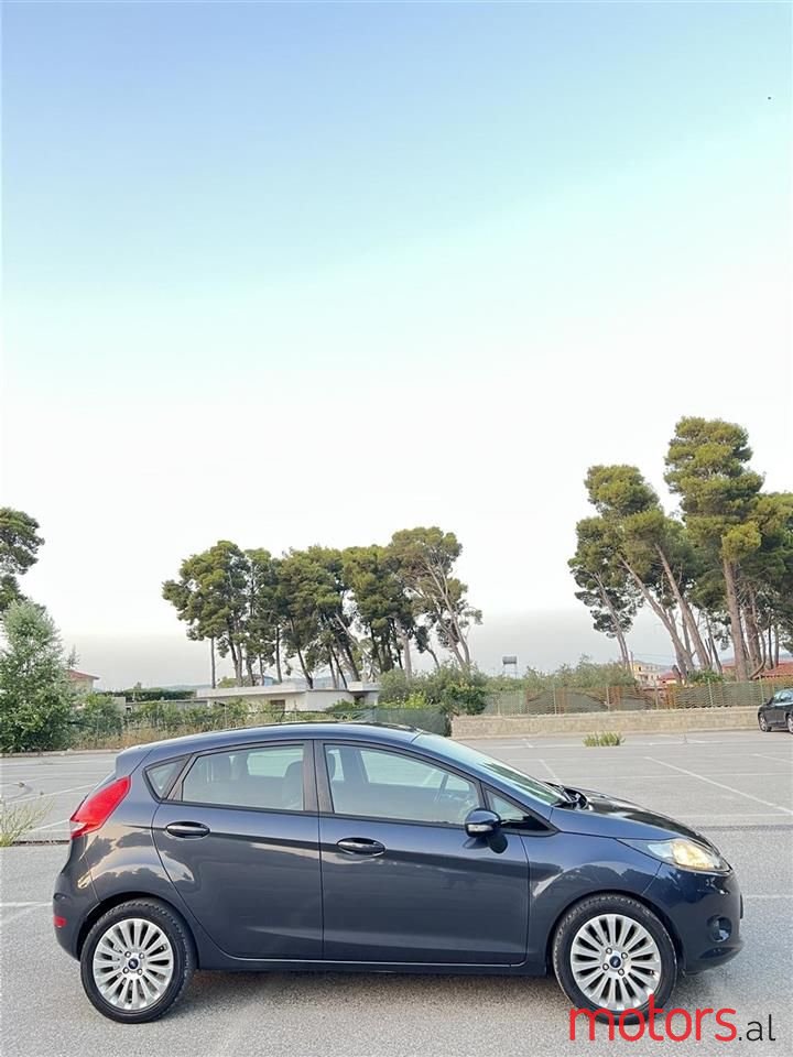 2010' Ford Fiesta photo #3