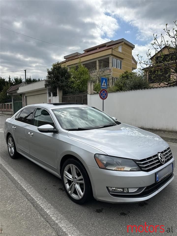 2013' Volkswagen Passat photo #2