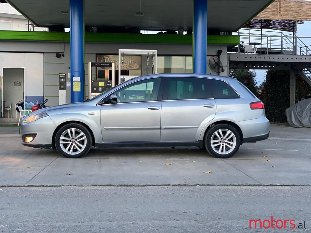 2008' Fiat Croma photo #1