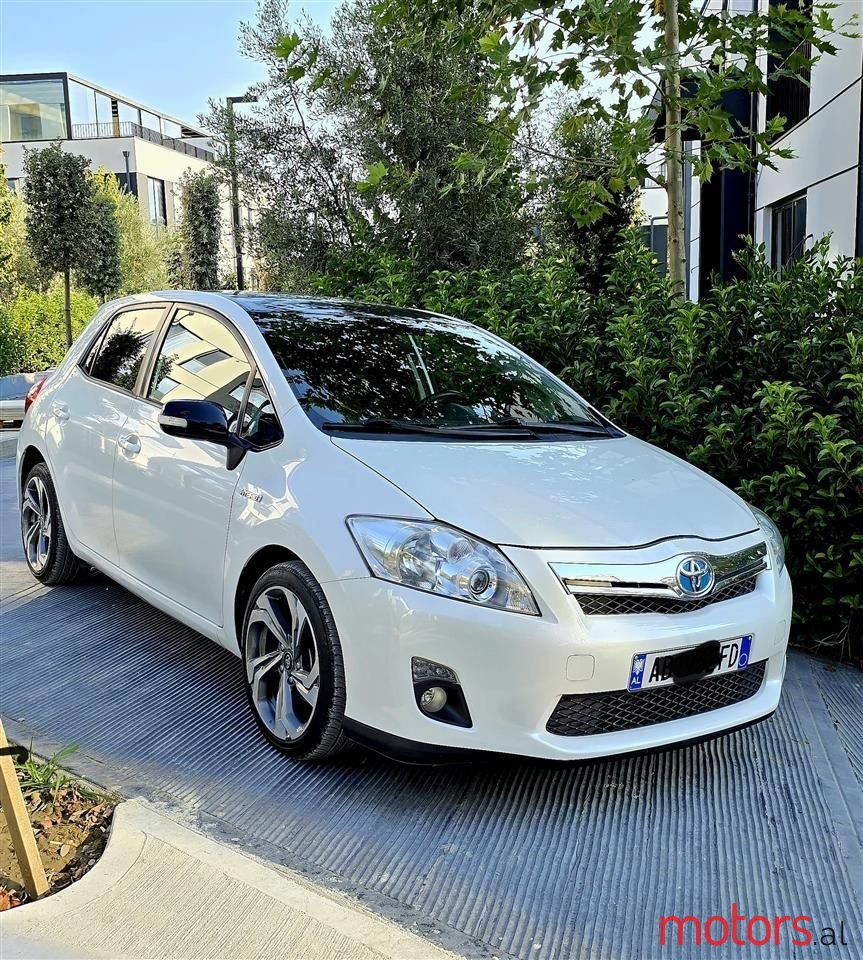 2011' Toyota Auris photo #1