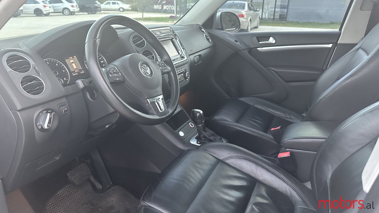 2012' Volkswagen Tiguan photo #4