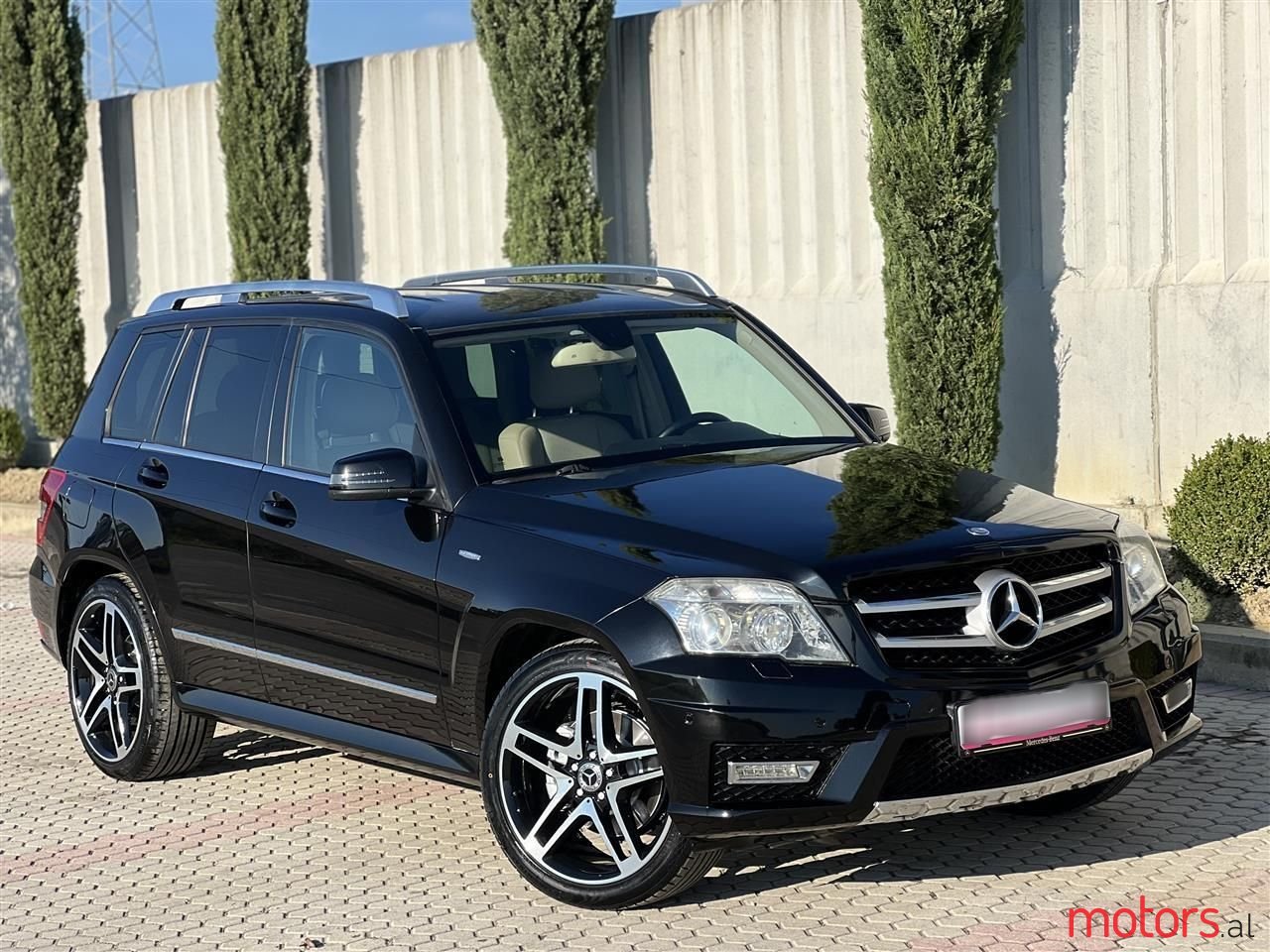 2011' Mercedes-Benz GLK 220 photo #2