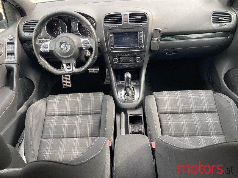 2011' Volkswagen Golf photo #6
