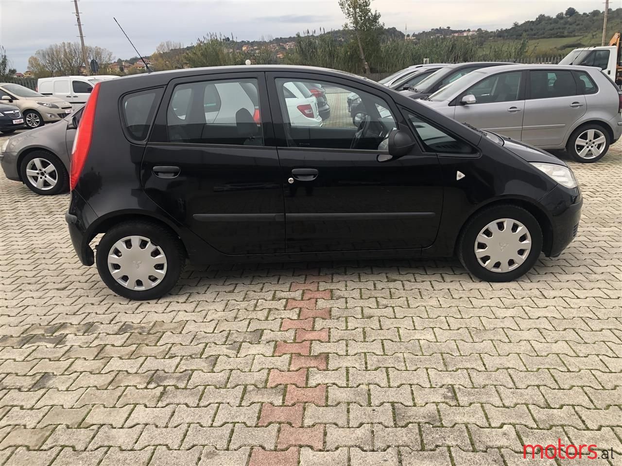 2007' Mitsubishi Colt photo #4