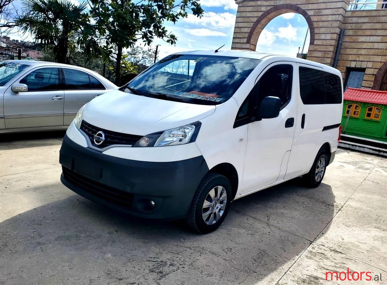 2012' Nissan NV200 photo #1