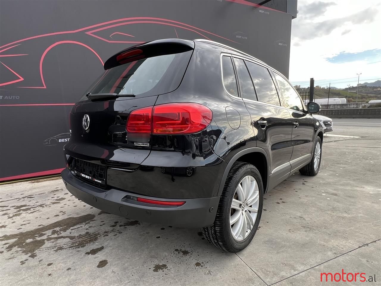 2012' Volkswagen Tiguan photo #2