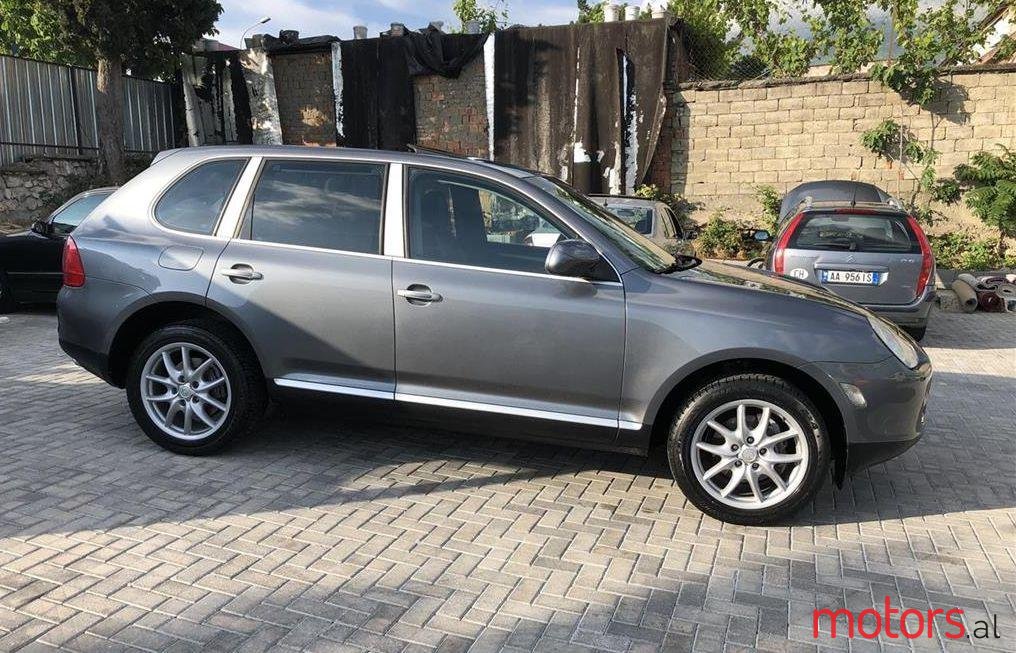 2005' Porsche Cayenne photo #1