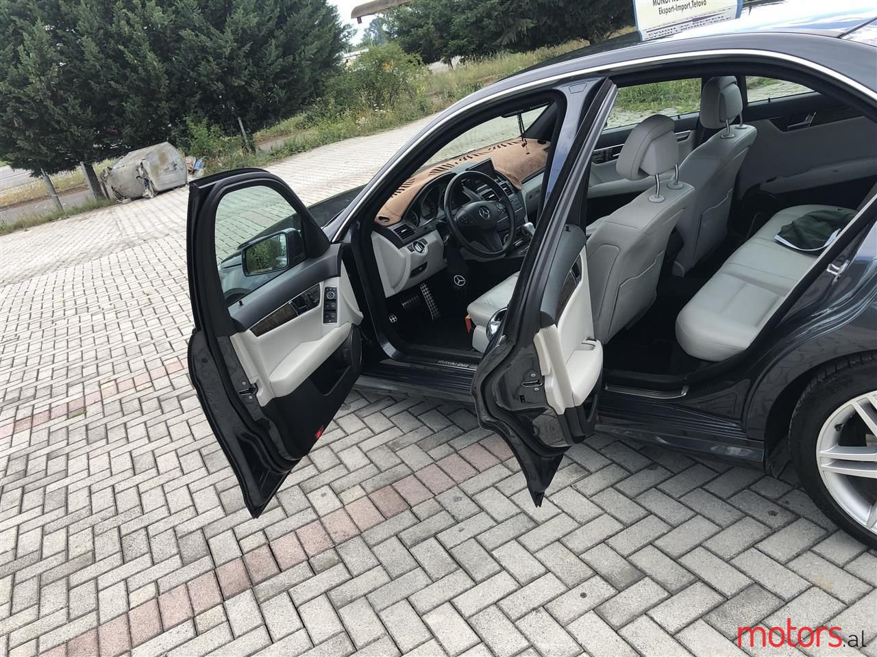 2010' Mercedes-Benz C 200 photo #3