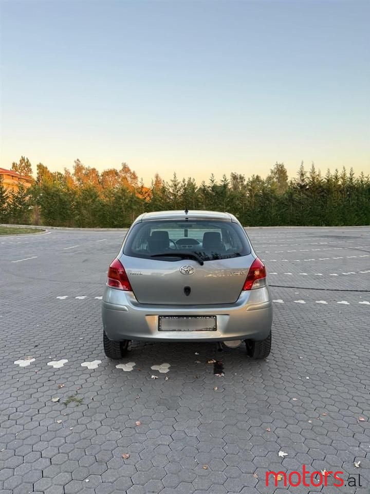 2010' Toyota Yaris photo #6